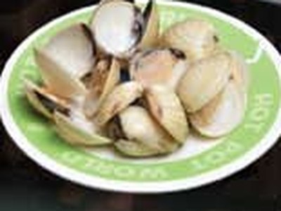 Clams on a Hot Pot World plate